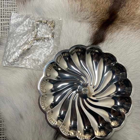 Vintage Sterlingcraft 8" Scalloped Silver-Plated Snack Dessert Nut Tray 24K Gold - Picture 3 of 5